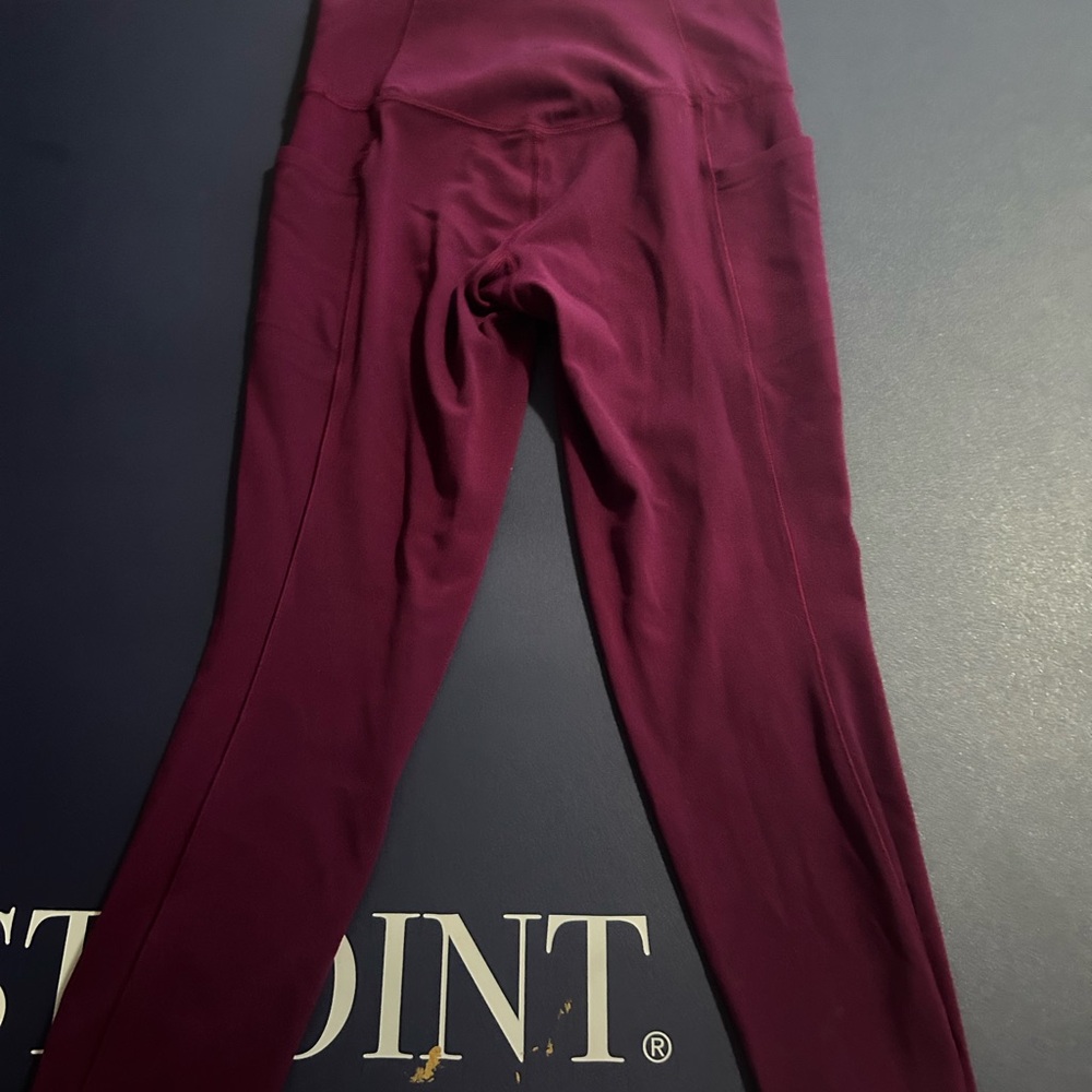 Athleta Salutation 7/8 Tight Leggings Burgundy XS Pockets Yoga Athleisure